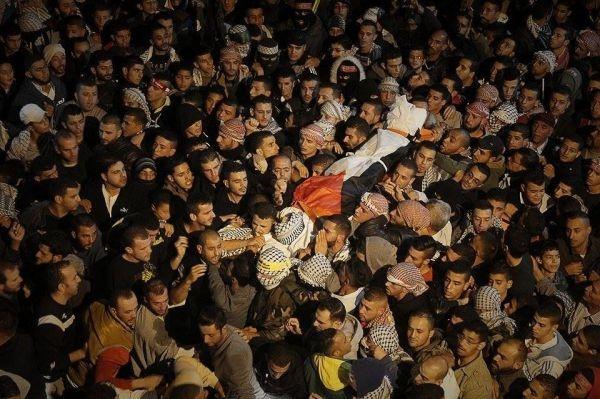 الالاف يشيعون جثمان الشهيد معتز قاسم في العيزرية