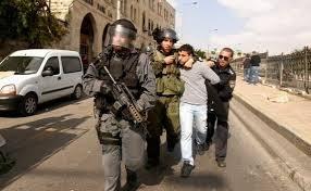 اصابات بالاختناق واعتقلات في بلدة بيت امر