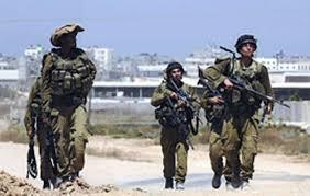 الاحتلال يعتقل معاق بدعوى محاولة طعن قرب مخيم العروب