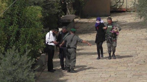 الاحتلال يعتقل شقيقتين على مدخل الإبراهيمي بالخليل