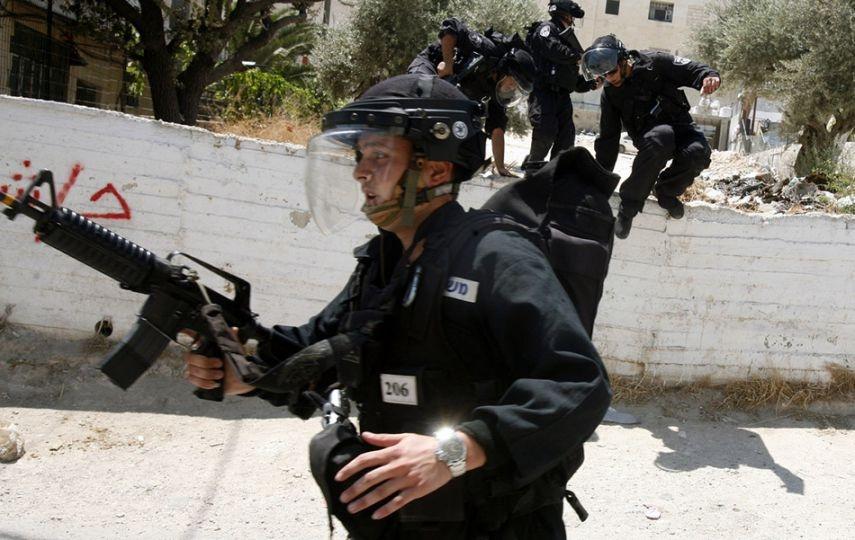 الاحتلال يقتحم منزل الأسيرة دويات في صور باهر