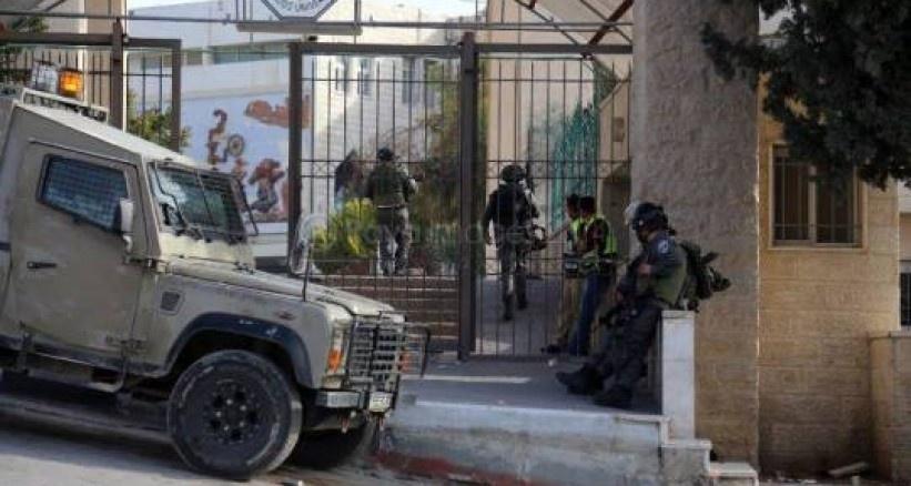 قوات الاحتلال تقتحم حرم جامعة أبو ديس وتحاصر الطواقم الصحفية