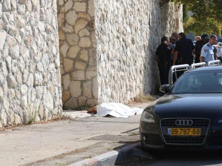 الاحتلال يعتقل والد ووالدة الشهيد عويسات بالقدس