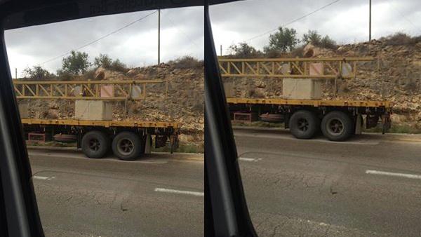 الاحتلال يغلق بلدة نعلين ببوابة حديدية