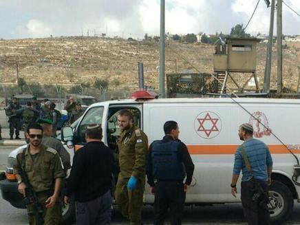 الاعلام العبري:اصابة فتاة فلسطينية بجروح خطيرة على معبر قلقيلية بحجة محاولة الطعن