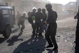 الاحتلال يقتحم مركزا طبيا في قرية العيسوية