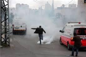 قوات الاحتلال تستهدف سيارة اسعاف في بلدة الخضر