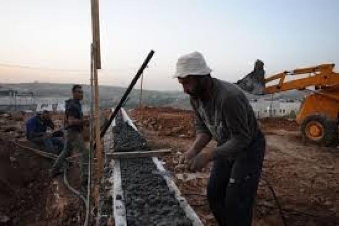 وزارة العمل: لدينا خطط لاستيعاب عمال المستوطنات