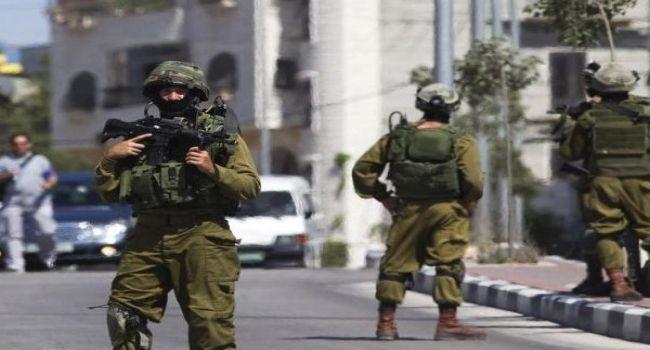 الاحتلال يداهم منازل بقرى رام الله