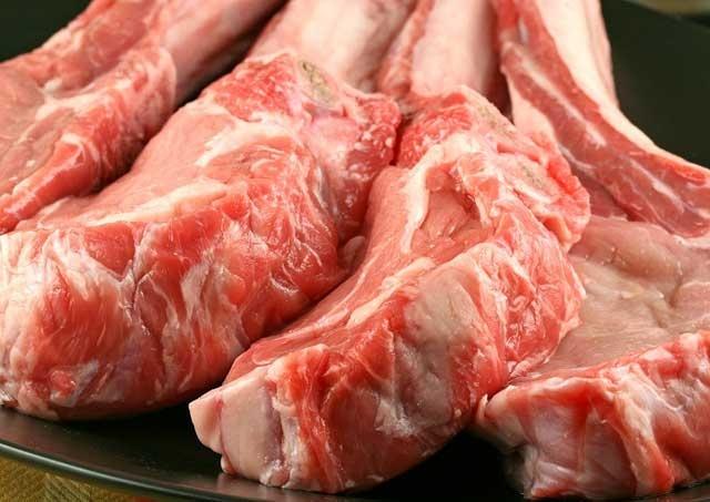 إتلاف 210 كغم لحمة في الخليل