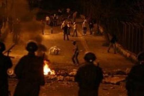 اعتقالات ومواجهات ليلية في قلنديا