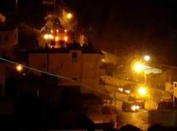 الاحتلال يعتقل اربعة شبان بينهم ضابط أمن بنابلس