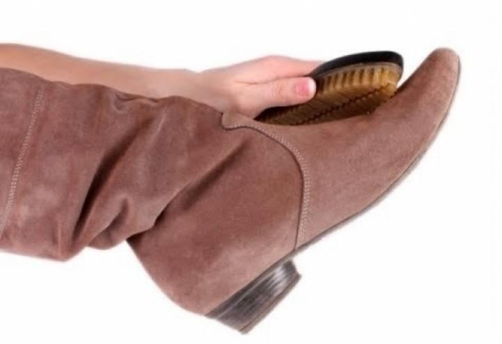 ما هي الطريقة الأسهل لتنظيف أحذية الشامواه؟!