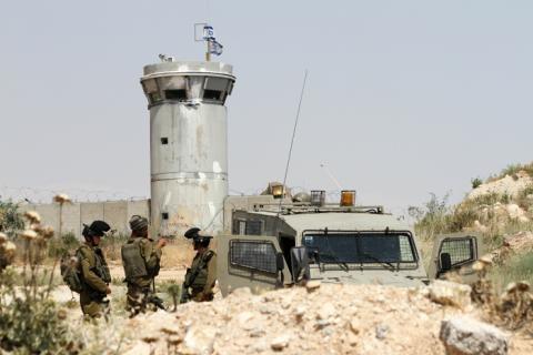 جرافات الاحتلال تجرف اراض قرب “عش غراب” شرق بيت ساحور