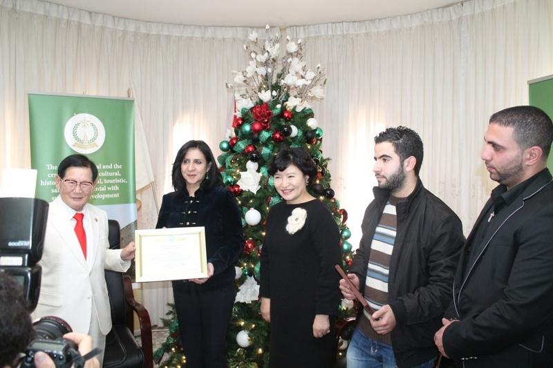 منظمة السلام الدولية تمنح رئيسة بلدية بيت لحم شهادة سفيرة للسلام