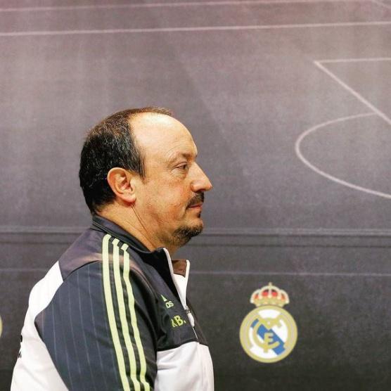 انباء عن اقالة بينيتيز من تدريب ريال مدريد وتعيين مورينيو خلفا له