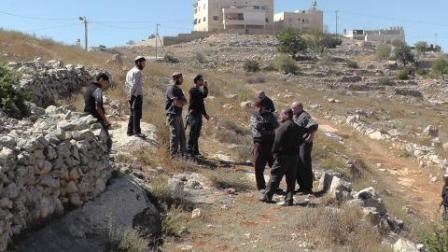 الاحتلال يواصل التضييق على أحد المواطنين في يعبد
