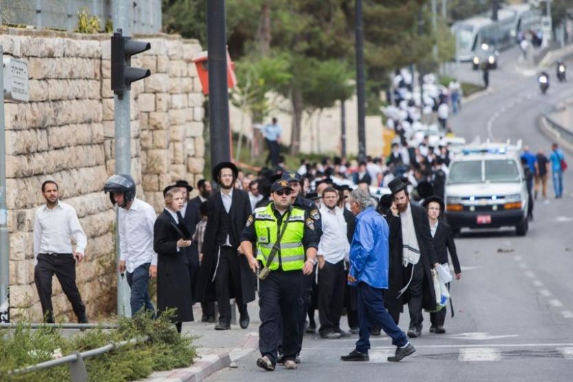 وزير إسرائيلي يطالب بحظر تنقل الفلسطينيين ب