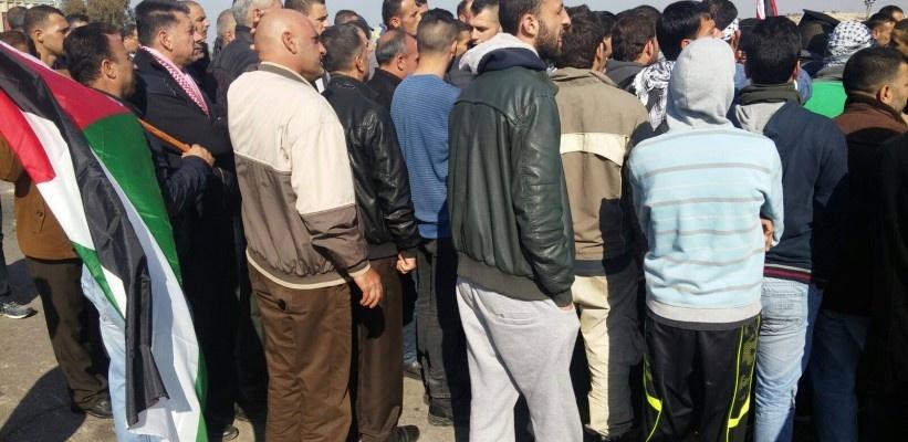 الاحتلال يقمع مسيرة سلمية لفتح طريق عابود رام الله