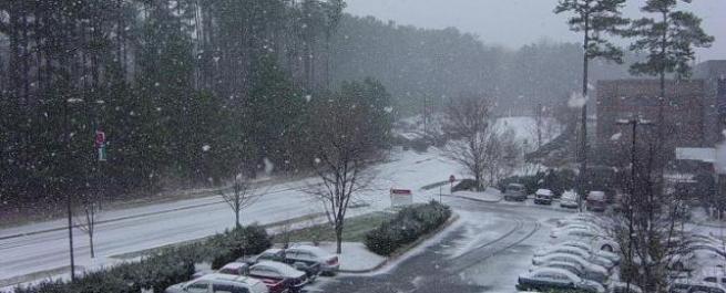 منخفض جوي عاصف الأربعاء وثلوج على مرتفعات الخليل الجُمعة ..