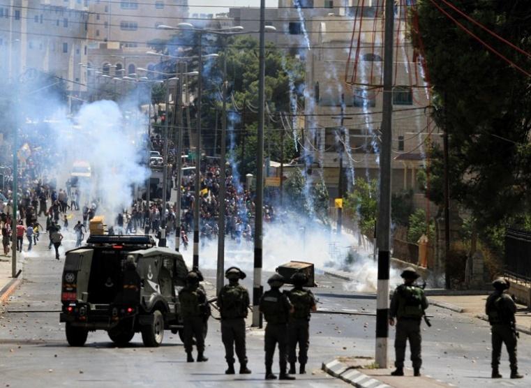 إصابة مصورة صحفية وشابين بأعيرة معدنية في المواجهات شمال بيت لحم