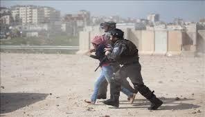 الاحتلال يعتقل طالبة من سلوان بحجة حيازتها سكينًا