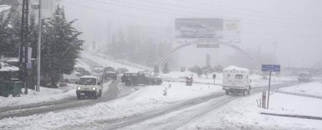 تساقط وتراكم للثلوج فوق 900 م الأحد المُقبل والعاصفة تشتد الاثنين