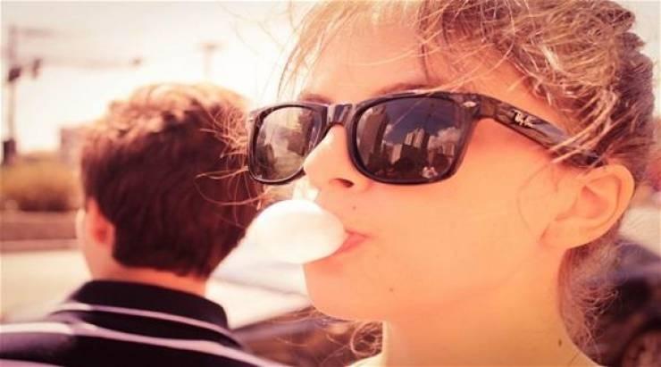 10 فوائد غير متوقعة لمضغ العلكة!