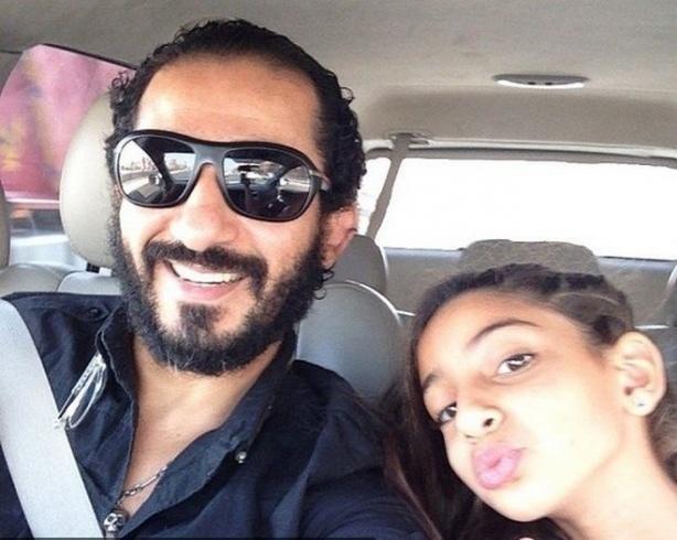 كيف اصبح شكل بنت الفنان احمد حلمى ومنى زكي؟!