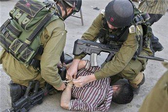 قوات الاحتلال يزعم اعتقال فلسطيني حاول طعن جندي على حاجز قلنديا