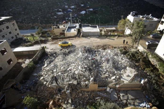 تحويل مكان منزل الشهيد مهند الحلبي المهدم الى حديقة عامة تحمل اسمه