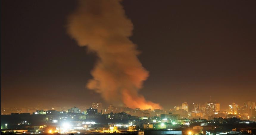 سلسلة غارات على أهداف بالقطاع دون إصابات