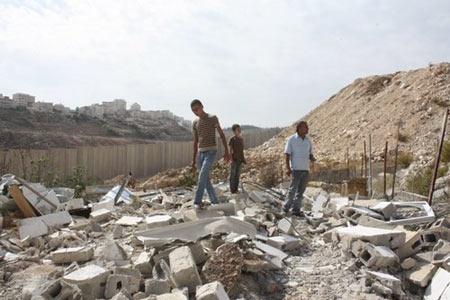 هدم 3 منازل سكنية وتشريد 17 فردا في منطقة جبل البابا