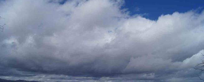 رياح شديدة وغبار ثم زخات امطار .. من الاثنين حتى الجُمعة