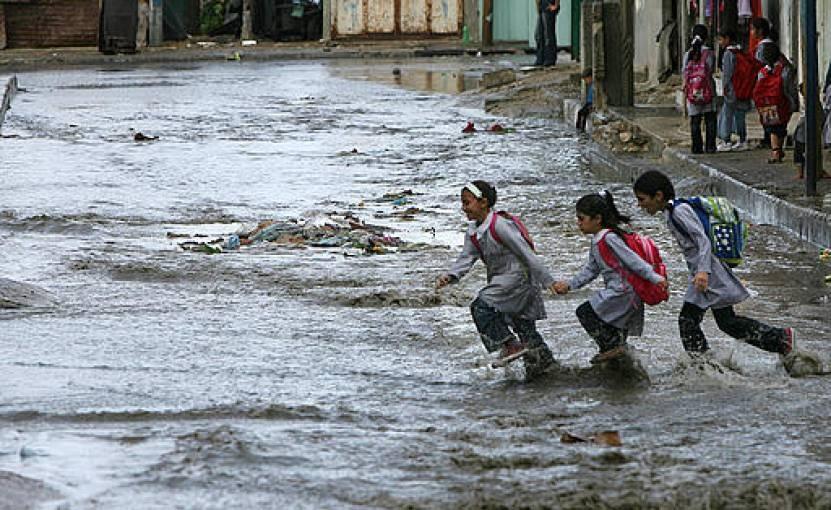 تفاصيل قرار دوام المدارس في الضفة وغزة غداً بسبب المنخفض الجوي