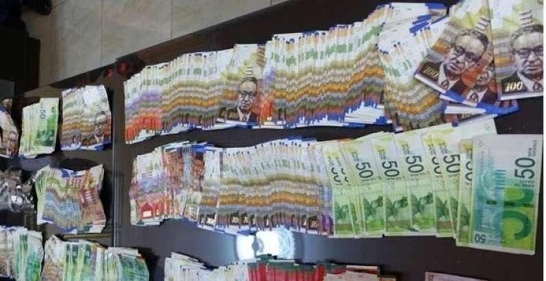 كشف ملابسات سرقة ذهب ومبلغ مالي كبير