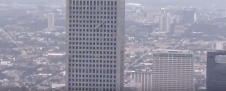 فيديو|تعطلت الرافعة وعلقا قرب الطابق 71...ماذا حدث لهما؟