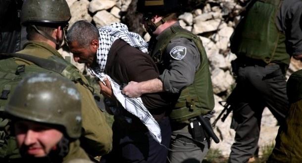 الاحتلال يعتقل 4 مواطنين من الخليل