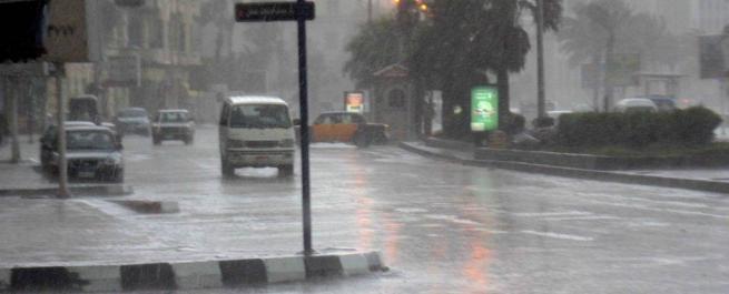 أمطار متفرقة الليلة ونهار الغد، استقرار نهاية الاسبوع، وتجدد الامطار السبت