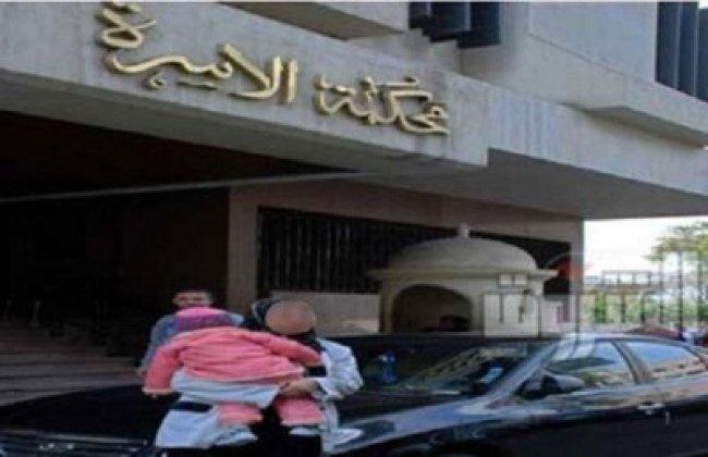 مصرية تخلع زوجها لانه يفضل الكتاب عليها