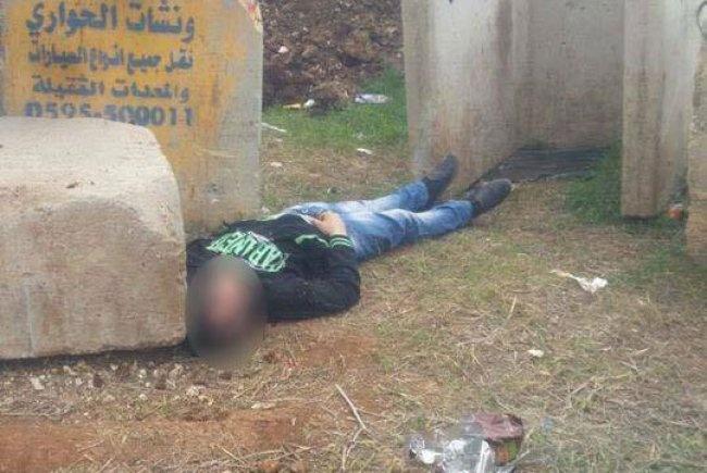 بالفيديو | الهلال الأحمر يتسلم جثمان الشهيد أبو الرب