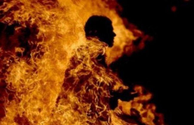 اردني صلى بالجامع واشعل النار بنفسه