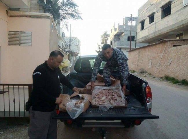 الضابطة الجمركية تتلف 100 كغم لحوم دجاج فاسدة