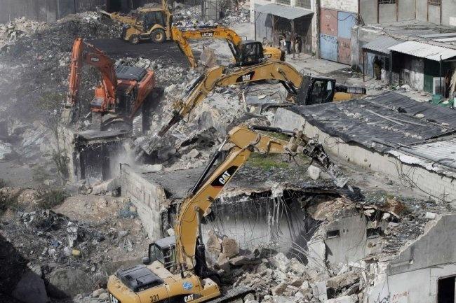 قرار بهدم منزلي منفذي عمليتين بالخليل