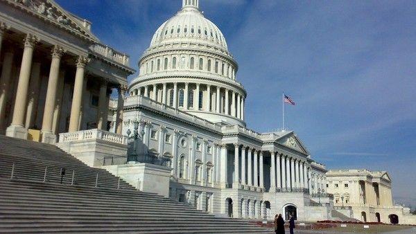 شرطة الكونغرس يصيبون أنفسهم