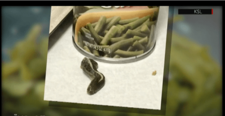 سيدة تفتح علبة فاصولياء.. شاهد ماذا وجدت بداخلها!