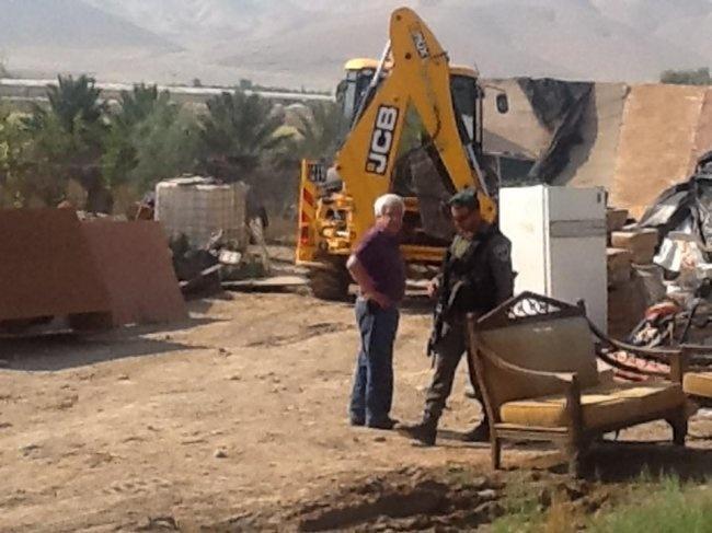 جرافات الاحتلال تهدم بركسات ومساكن في الجفتلك