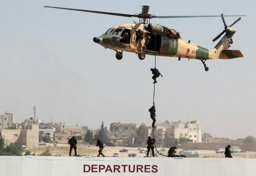 سقوط مروحية تابعة للأمن الاردني اثر خلل فني ومقتل طيارها