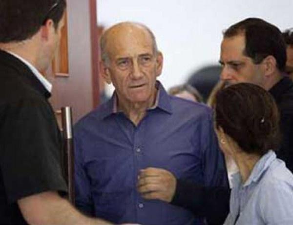 أولمرت يدخل السجن اليوم