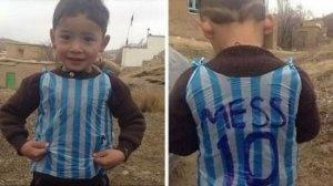 ميسي يلتقي طفل